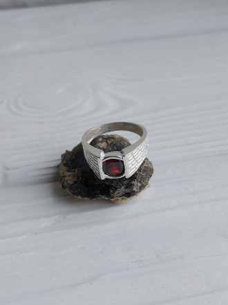 Предлагаем Вам купить красивое кольцо с гранатом в серебре. 
Размер 17,5 
Размер. . фото 6