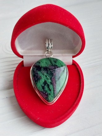 Предлагаем Вам купить кулон из натурального камня рубин в цоизите. 
 
	
	
	
	ПРЕ. . фото 2