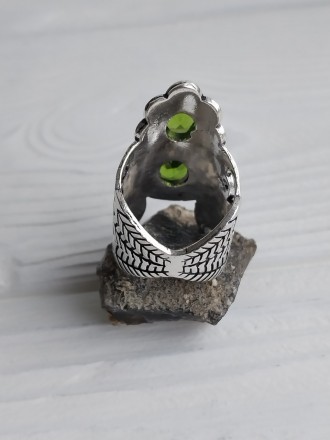 Предлагаем Вам купить кольцо - перидот в серебре. Индия
Размер 17.5
Размер камне. . фото 7