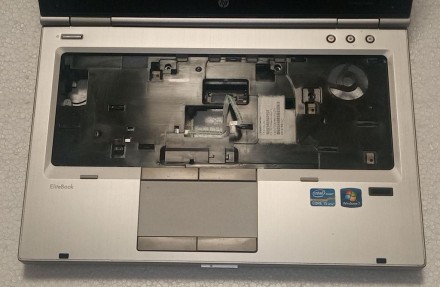 Корпус з ноутбука HP EliteBook 8460p

Стан на фото. Всі різьби та кріплення ці. . фото 4