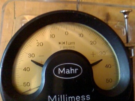 Индикатор Mahr имеет диапазон измерения +/-50 мкм, цена деления 1 мкм, модель 10. . фото 8