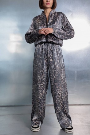 
Какой хороший леопард. Шикарный костюм с деликатным блеском 
мод.556 
ткань: ко. . фото 8