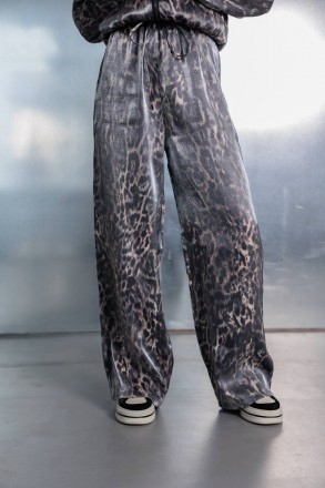 
Какой хороший леопард. Шикарный костюм с деликатным блеском 
мод.556 
ткань: ко. . фото 5
