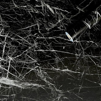 Самоклеющаяся пленка черный мрамор с паутинкой 0,45х10мх0,07мм 
Пленка на самокл. . фото 2