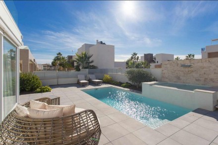 Villa for sale 180 m2 in Spain Aguas Nuevas in the city of Torrevieja.
- 3 bedr. . фото 4