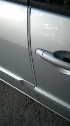 Защита на дверь авто - предохраняет край двери от ударов о стены или другое авто. . фото 7
