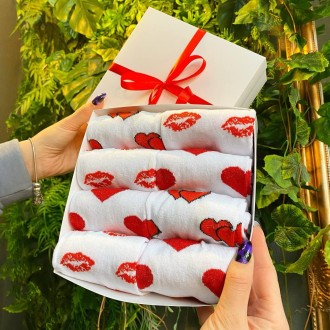 Набір жіночих шкарпеток у подарунковій коробці 8 пар білі з сердечками
В комплек. . фото 5