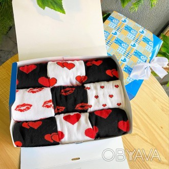 Набір жіночих шкарпеток у подарунковій коробці 9 пар чорні та білі з сердечками
. . фото 1