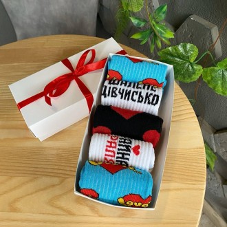 Набір жіночих шкарпеток у подарунковій коробці 5 пар з написами і малюнками різн. . фото 3