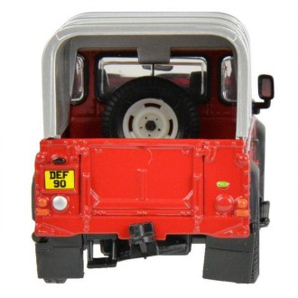Land Rover Defender с короткой колесной базой часто используют на фермах. Облада. . фото 5