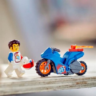 Підніміть дитячу гру в небеса з набором «Реактивний трюковий мотоцикл» LEGO® Cit. . фото 10