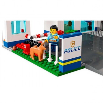 Ця триповерхова поліцейська дільниця LEGO® City (60316) повна надихаючі деталі, . . фото 6