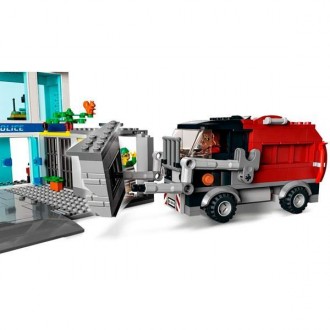 Ця триповерхова поліцейська дільниця LEGO® City (60316) повна надихаючі деталі, . . фото 5