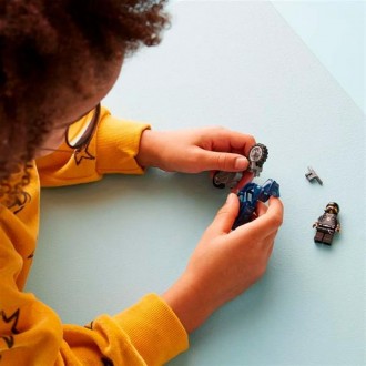 Діти можуть годинами насолоджуватися захопливою грою з цим набором LEGO® City Ту. . фото 7