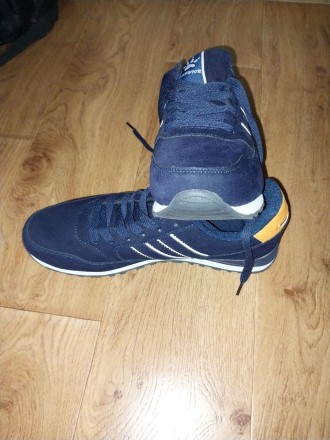 Продам нові кросівки 42 розміру, колір темно - синій.. . фото 2