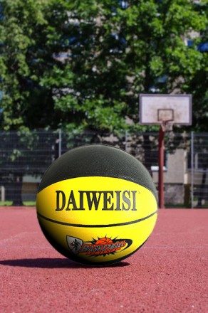 Баскетбольный мяч Daiweisi для улицы и зала,7 размер
Мяч баскетбольный М 48582 &. . фото 3