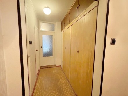  Три роздільні кімнати (дві з яких зі своїми особистими лоджіями), кухня, санвуз. . фото 6