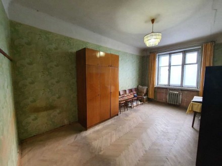 Продаж 2-к квартири по вул. Білоруській 30 
Сталінка, висота стелі 3,02 м. Кварт. . фото 4