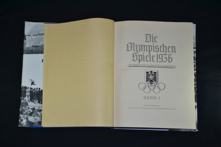 Альбом Олимпиада 1936 года в Германии, 1 том.

Суперобложка.

Много цветных . . фото 4