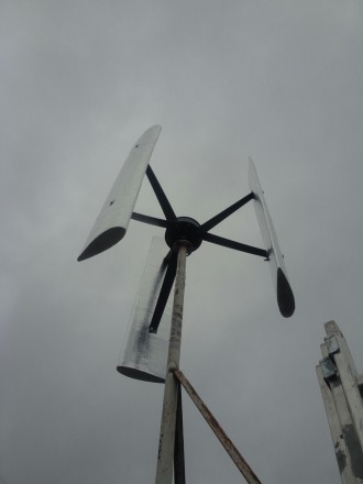 Вертикальный ветрогенератор 1 квт с вертикальным размещением ротора, который мож. . фото 2