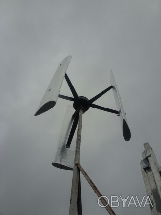 Вертикальный ветрогенератор 1 квт с вертикальным размещением ротора, который мож. . фото 1