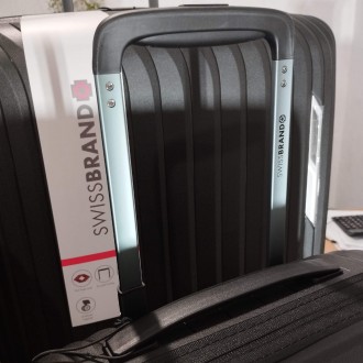 Надміцні і надлегкі поліпропіленові валізи Swissbrand Narberth мають продуманий . . фото 6