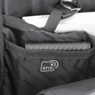Не дивлячись на те, що в рюкзака лише одне основне відділення, - воно є мультифу. . фото 3
