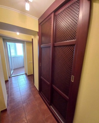 В продаже просторная и светлая 3-комнатная квартира в кирпичном доме на Дарницко. . фото 16