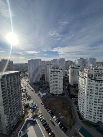 1-кімнатна квартира в ЖК Альтаїр 3. Розташована на 24 поверсі 25-поверхового буд. Киевский. фото 2