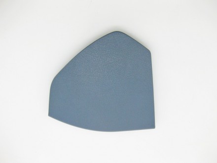 
Пластиковая накладка - треугольникпередней правой дверной картыA2117270248 5C56. . фото 2