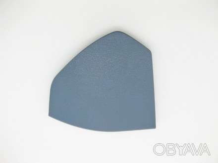 
Пластиковая накладка - треугольникпередней правой дверной картыA2117270248 5C56. . фото 1