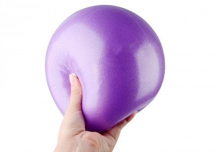 Мяч EasyFit для пилатеса и йоги усложняет сохранение равновесия и увеличивает ди. . фото 2