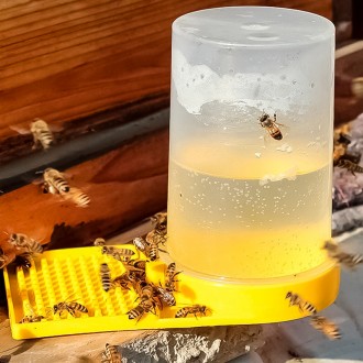 Кормушка-поилка Lesko SBWSQ для пчел
Кормушка-поилка используется в пчеловодстве. . фото 5