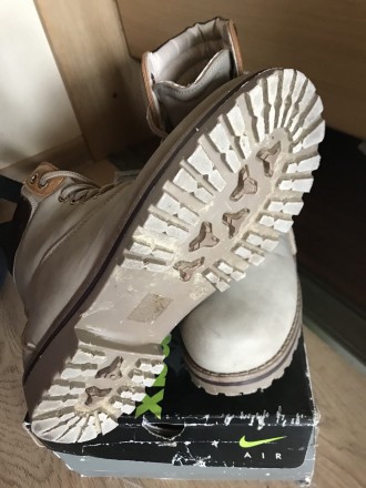 Классные, Dolce & Gabbana; 6-дюймовые ботинки серого цвета на шнуровке.
Цве. . фото 4