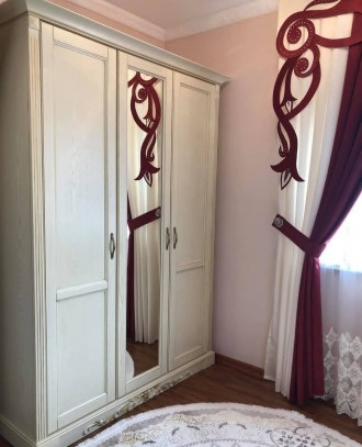 Пропонуємо білу 3х дверну шафу Артеміда з дзеркалами в класичному стилі з дерева. . фото 3