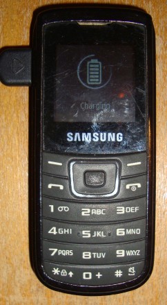 Кнопковий  Телефон Samsung GT-E1100 английский интерфейс, русского и пр. нет.

. . фото 6