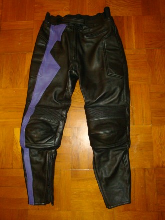 Есть также ещё несколько хороших кожаных и текстильных мотокурток и брюк с миним. . фото 4