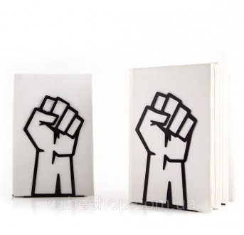 Книжные держатели в форме поднятого вверх кулака - символа солидарности и поддер. . фото 2
