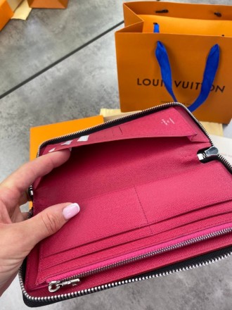 
 
 Бумажник Louis Vuittom Monogram
Цвет : красный
Материал : канвас+кожа
Произв. . фото 7