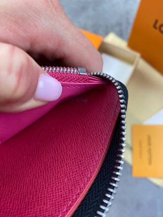 
 
 Бумажник Louis Vuittom Monogram
Цвет : красный
Материал : канвас+кожа
Произв. . фото 5