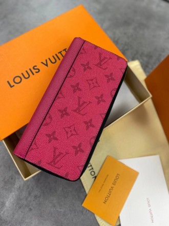 
 
 Бумажник Louis Vuittom Monogram
Цвет : красный
Материал : канвас+кожа
Произв. . фото 2