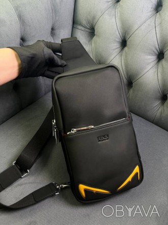 
 
 Нагрудная сумка-слинг Fendi черного цвета с желтыми логотипами 
Размер : 27*. . фото 1