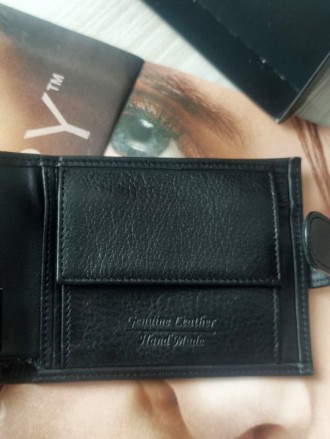 
 
 Подарочный набор Lacoste для мужчины включает в себя кожаный кошелек и ремен. . фото 7