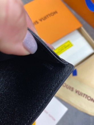 
 
 Бумажник Louis Vuitton Epi
Материал : канвас+кожа
Цвет : черный
Производител. . фото 3