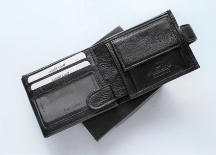 
 
 Мужской подарочный кожаный набор Lacoste: кошелек; ремень+ две пряжки 
Матер. . фото 6