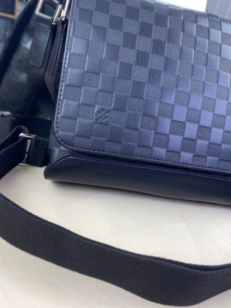 
 
 Слинг Louis Vuitton Avenue Duo Shadow
Цвет : черный
Размер : 27*25*6см
Произ. . фото 9