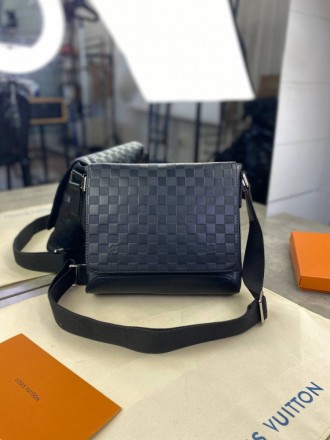 
 
 Слинг Louis Vuitton Avenue Duo Shadow
Цвет : черный
Размер : 27*25*6см
Произ. . фото 2