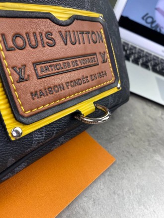 
 
 Поясная сумка Louis Vuitton Discovery Monogram Eclipse с тиснеными эмблемами. . фото 7