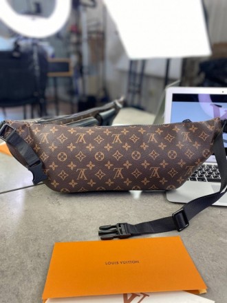 
 
 Поясная сумка Louis Vuitton Christopher 
Цвет : коричневый
Размер : 48*15*7 . . фото 9