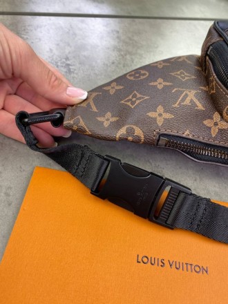 
 
 Поясная сумка Louis Vuitton Christopher 
Цвет : коричневый
Размер : 48*15*7 . . фото 8